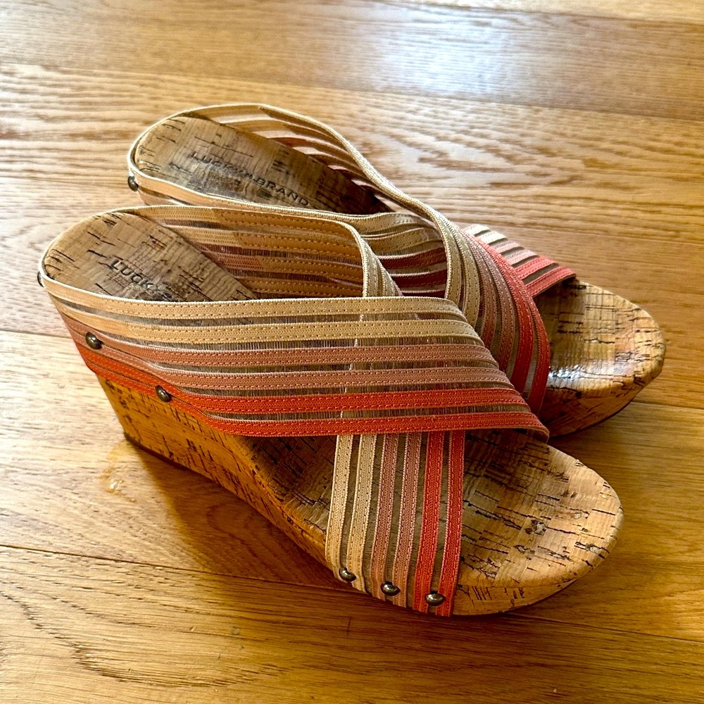 Lucky Brand Women's Striped Tan and Peach Wedges